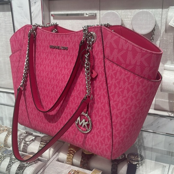 Michael Kors Pink Jet Set Travel Lg Signatr Logo Chain Shoulder Tote
Dragonfruit - Picture 14 of 16